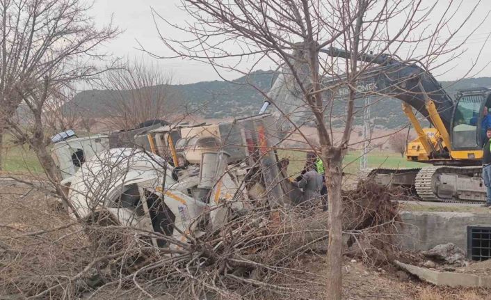 Adıyaman’da beton mikseri devrildi