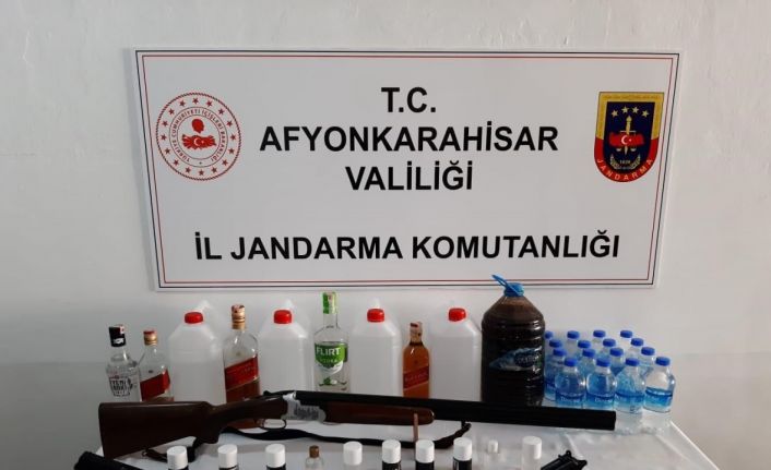 Afyonkarahisar’da litrelerce sahte alkol ve uyuşturucu ele geçirildi