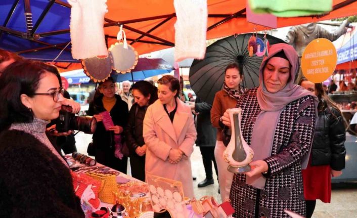 Akdeniz Belediyesinin ’Kadın Emeği Yılbaşı Pazarı’na ziyaretçi akını