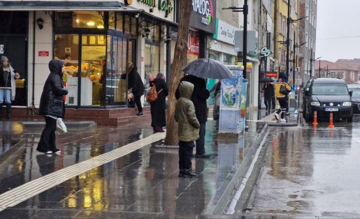 Aksaray’da gece başlayan sağanak etkisini sürdürüyor