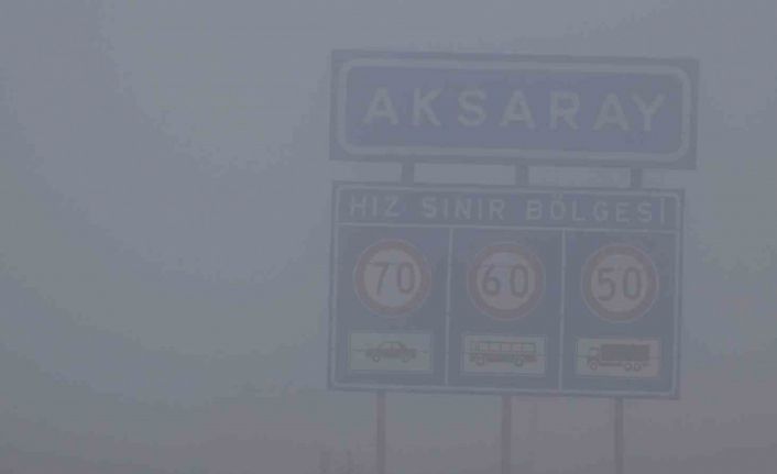 Aksaray’da yoğun sis, görüş mesafesini 10 metreye kadar düşürdü