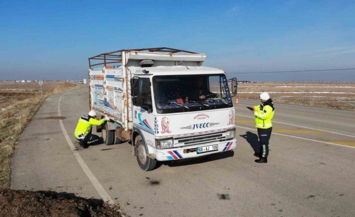 Aksaray’da zorunlu kış lastiği uygulamaları başladı