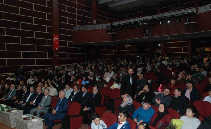 Akşehir’de Modern Çağın Sorunu Baba Yoksunluğu konferansına yoğun ilgi