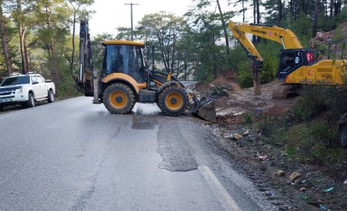 Alanya’da kuzeyde kar, güneyde heyelanla mücadele devam ediyor