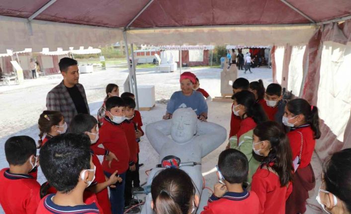 Alanya’da öğrenciler sanatla tanışıyor