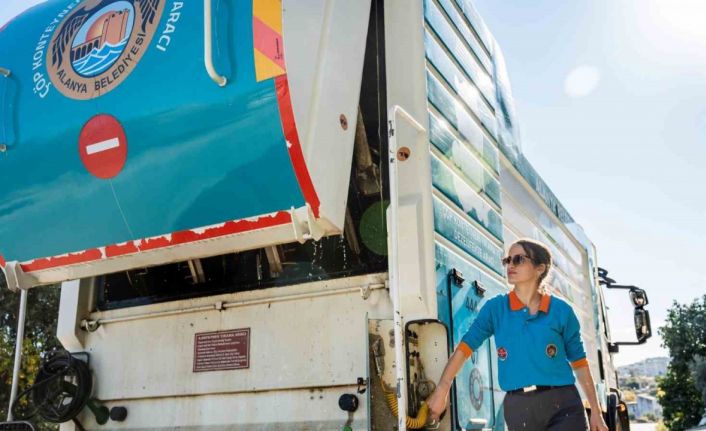 Alanya’nın temizliğine kadın eli değdi