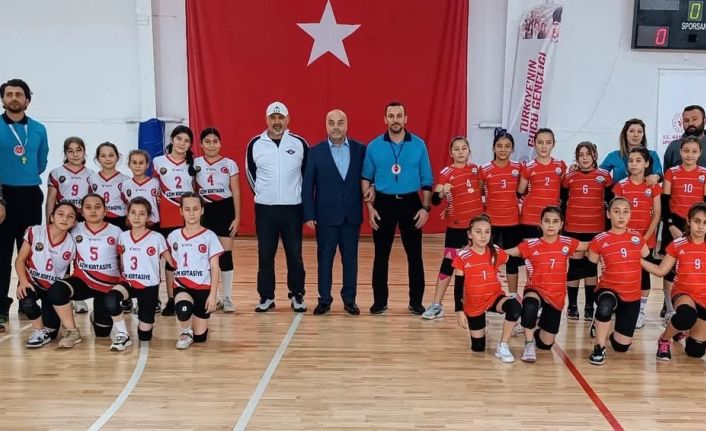 Alaplı Merkez Ortaokulu Voleybol Takımı Zonguldak Şampiyonası’nda