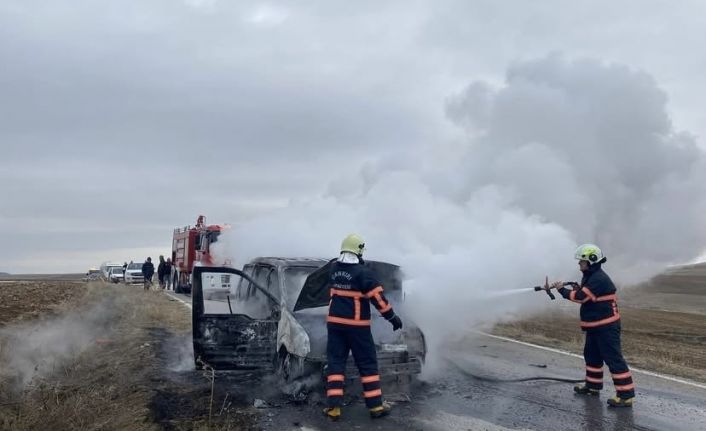 Alevlere teslim olan hafif ticari küle döndü