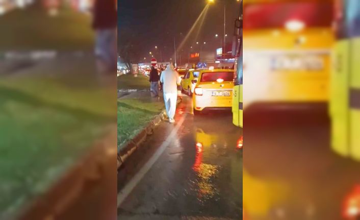 Alışveriş merkezine geldiler, trafikten dolayı kontak kapattılar