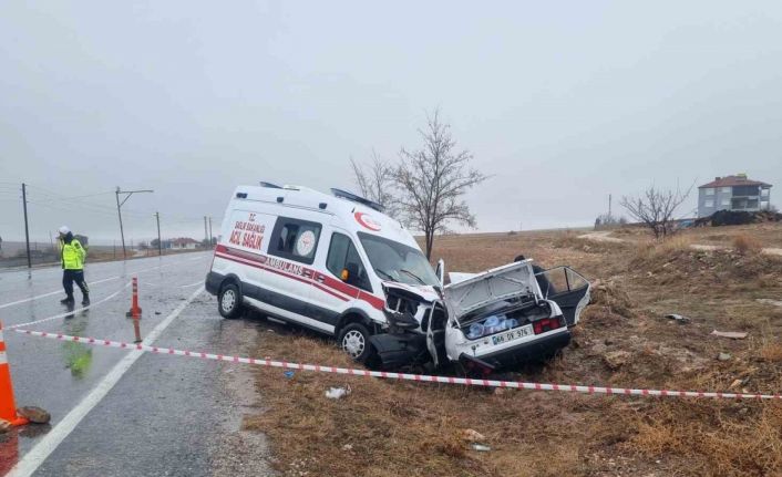 Ambulansla otomobil çarpıştı: 1 kişi hayatını kaybetti