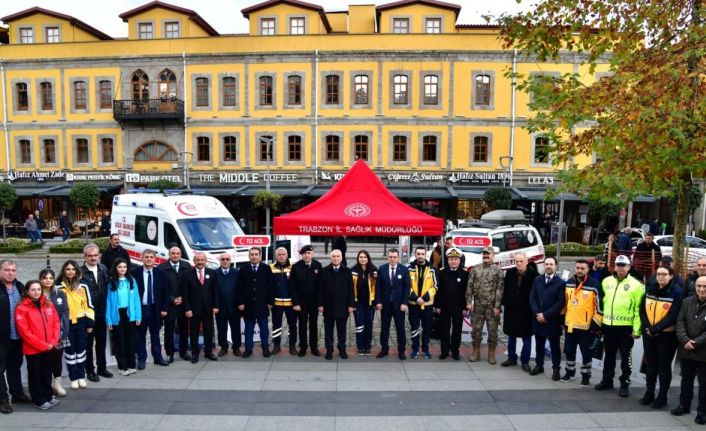 Ambulanslara trafikte yol açan ’Fermuar Sistemi’ne duyarlı olunması çağrısı