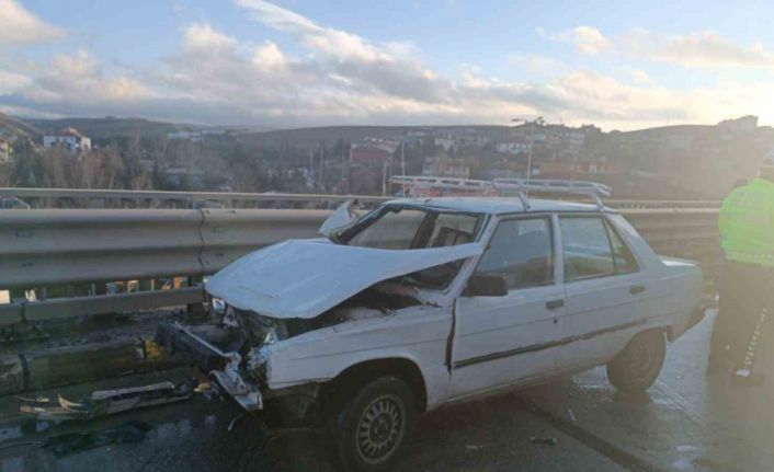 Ankara’da iki ayrı trafik kazasında 4 kişi yaralandı