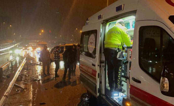 Antakya’da refüje çarpan aracın sürücüsü yaralandı