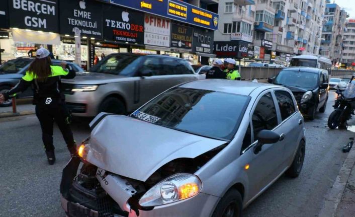 Antalya’da 3 aracın karıştığı zincirleme kazada 1 kişi yaralandı