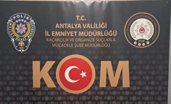 Antalya’da kaçak silah ve tefecilik suçundan 4 kişi tutuklandı