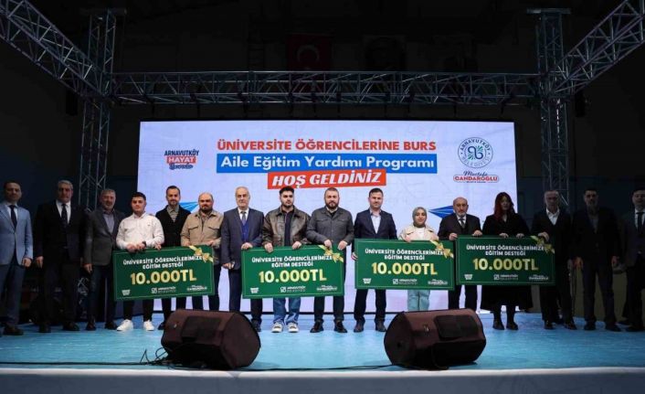 Arnavutköy’de 3 bin üniversite öğrencisine 10 bin TL eğitim desteği