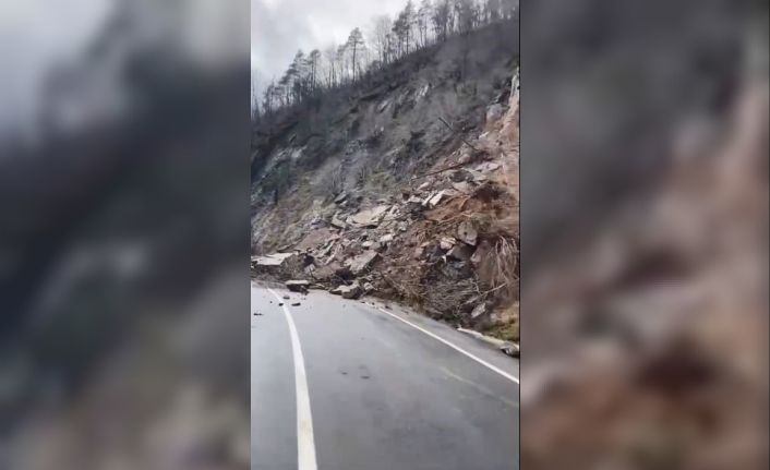 Artvin’de heyelan nedeniyle Hopa-Borçka karayolu ulaşıma kapandı