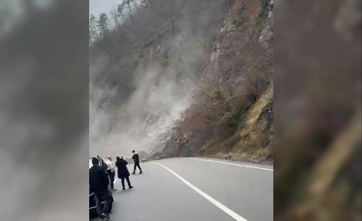 Artvin’deki heyelan anı kameraya yansıdı