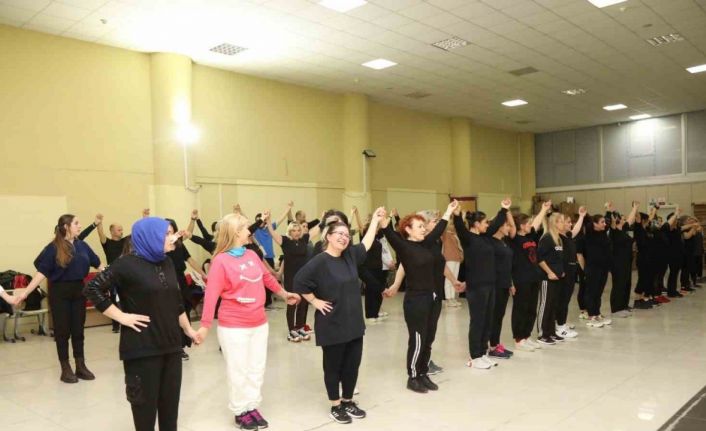 Atakum Belediyesi Halk Oyunları Kursu’na yoğun ilgi