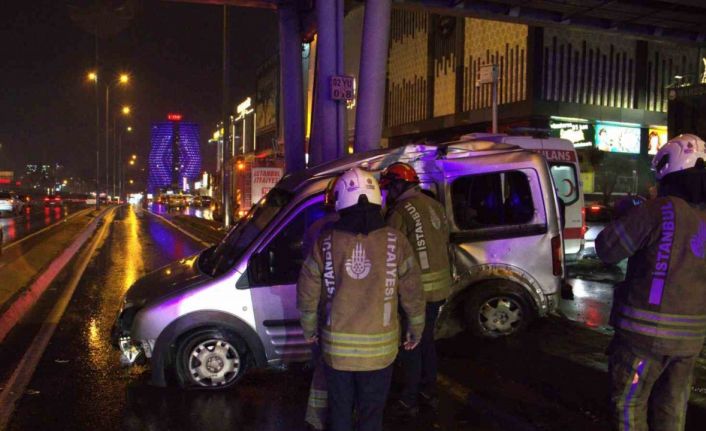 Avcılar E-5 bağlantı yolunda trafik kazası: 2 yaralı