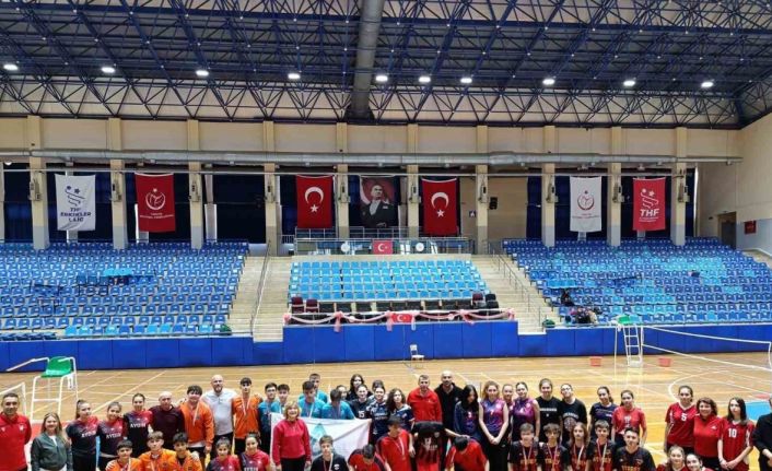 Aydın’da gençler badminton il birinciliği heyecanı yaşandı