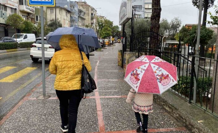 Aydın’da sağanak yağış etkili oluyor