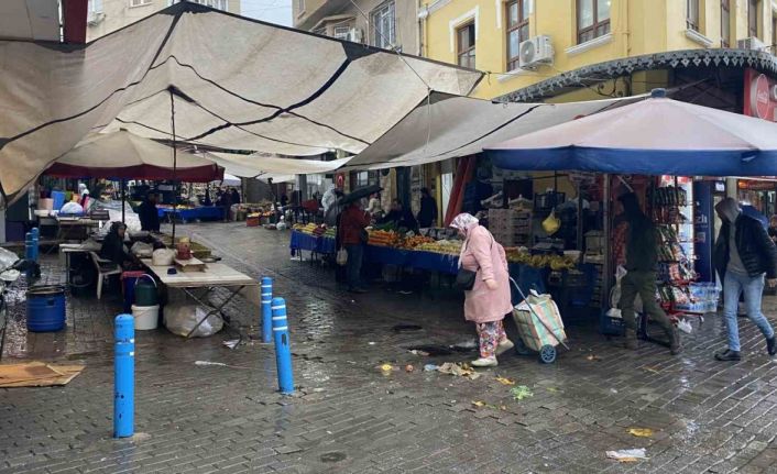 Aydın’da sağanak yağıştan, Salı Pazarı esnafı da etkilendi