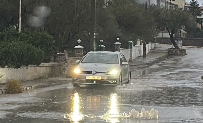 Ayvalık’ta yağış gün boyu etkili oldu