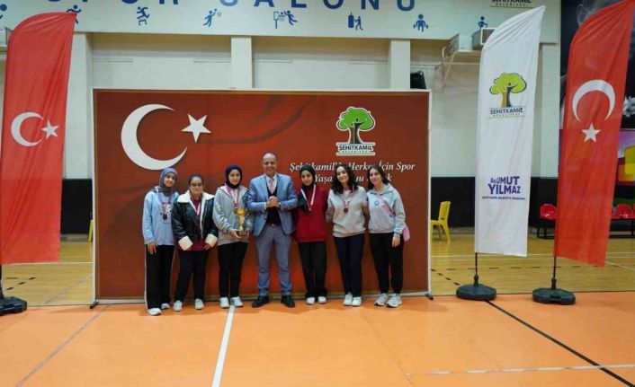 Badminton Kurtuluş Kupası’nda şampiyonlar belli oldu