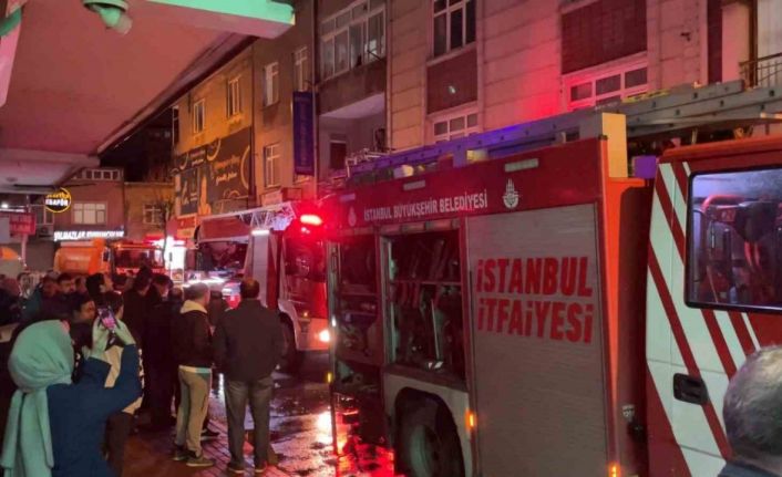 Bağcılar’da çatı katında yangın paniği: Mutfak tüpü patladı