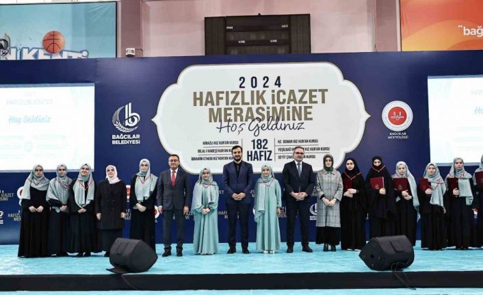 Bağcılar’da hafızlık kursunu başarıyla tamamlayan 182 hafız kız, taçlarını taktı