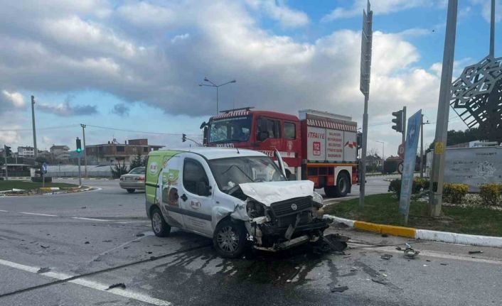 Balıkesir’de çift taraflı trafik kazası; 2 yaralı