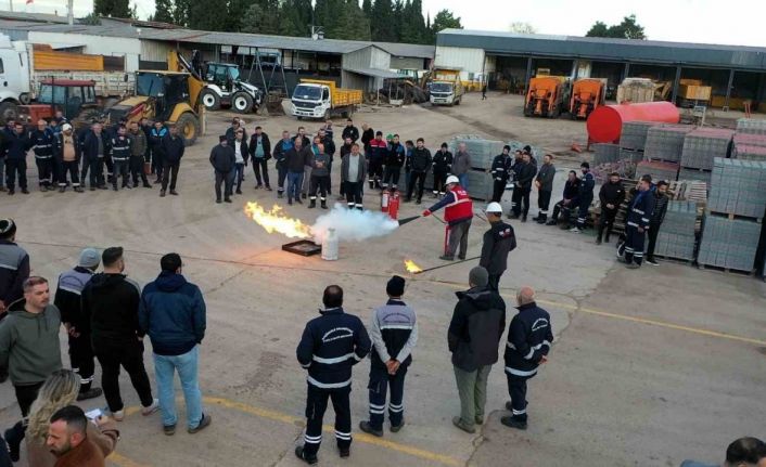 Başiskele Belediyesi personeline uygulamalı yangın eğitimi