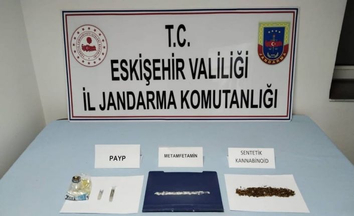 Başka ilden getirdikleri uyuşturucuları satmak isteyen şüpheliler jandarmadan kaçamadı