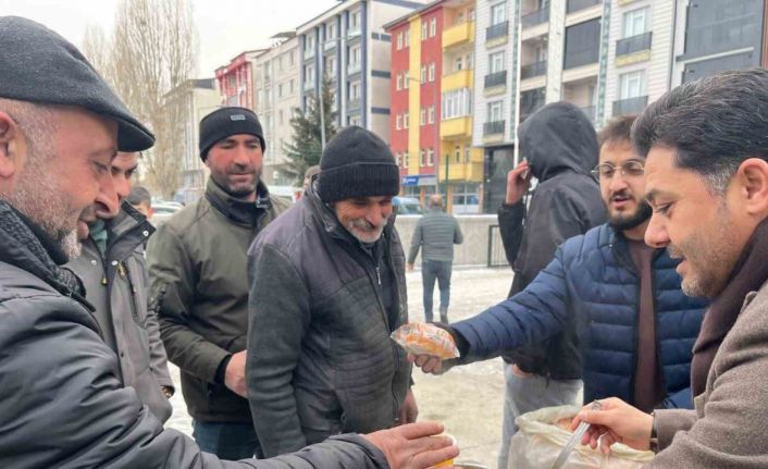 Başkan Adıgüzel, taraftarlara sıcak çorba ikram etti