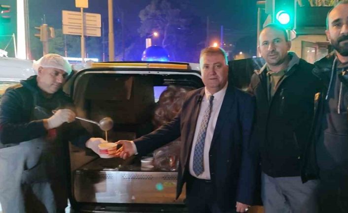 Başkan Erkan Özkan’dan taksicilere sıcak çorba ikramı