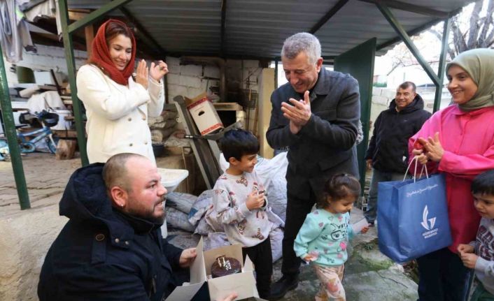 Başkan Günay’dan pastalı yeni yıl sürprizi