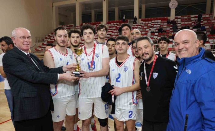 Başkan Kurt’a Basketbol Ligi şampiyonluk maçında büyük ilgi