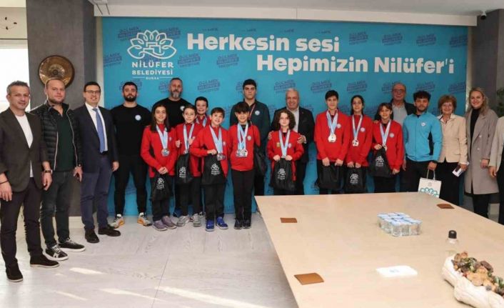 Başkan Şadi Özdemir başarılı sporcuları ağırladı