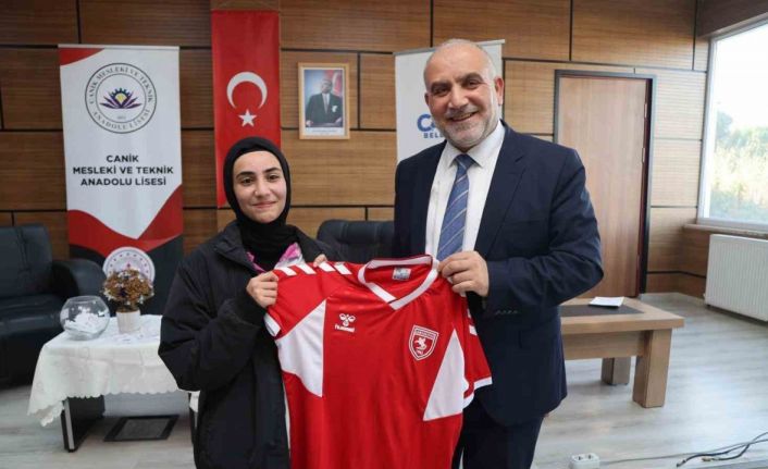 Başkan Sandıkçı: “Bilim ve teknolojide öncü nesiller yetiştirmeye devam edeceğiz