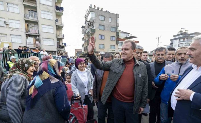 Başkan Seçer, pazar yerini gezdi, vatandaşları dinledi