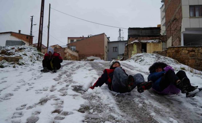 Bayburt’ta kar ve buzlanma düşmeye bağlı kırık vakalarını artırdı