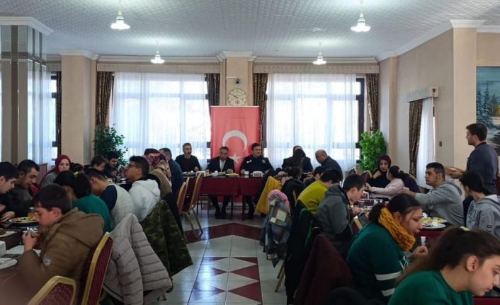 Bayburt’ta özel eğitim öğrencilerine kahvaltı programı düzenlendi