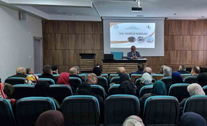 Bayburt’ta ‘Umre Hazırlık Semineri’ ile umreciler bilgilendirildi