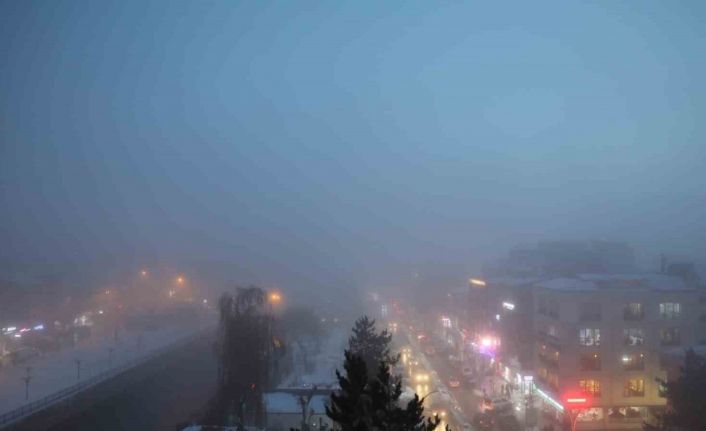 Bayburt’ta yoğun sis etkili olmaya devam ediyor