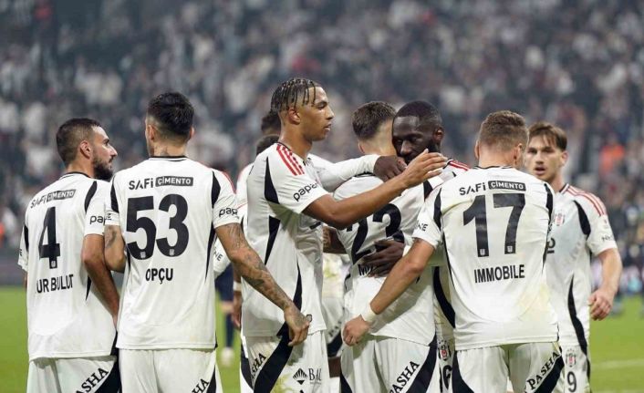 Beşiktaş, Süper Lig’in ilk yarısında siyahla beyaz gibiydi