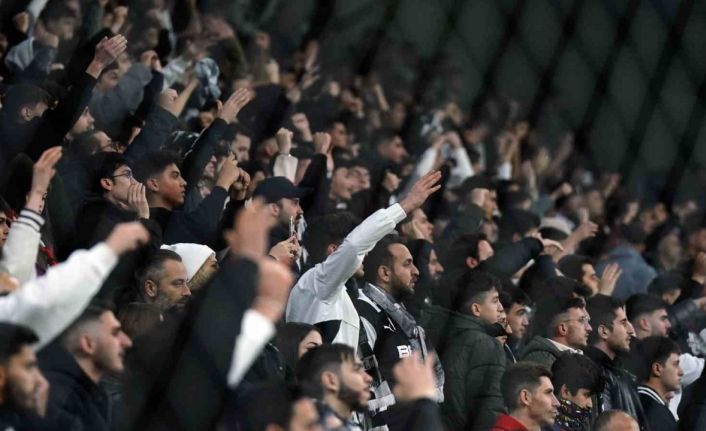 Beşiktaş taraftarı takıma tepkili!