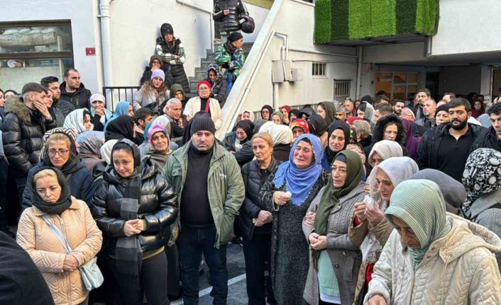 Beşiktaş’ta İETT otobüsünün ezdiği kadının cenaze töreninde feryatlar yükseldi