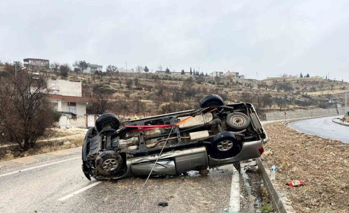 Besni’de kamyonet takla attı: 1 yaralı