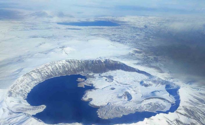 Beyaza bürünen Nemrut Krateri havadan görüntülendi